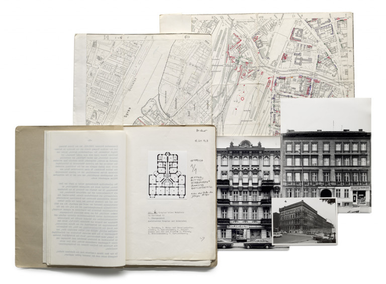 Image:
                        Lot 215