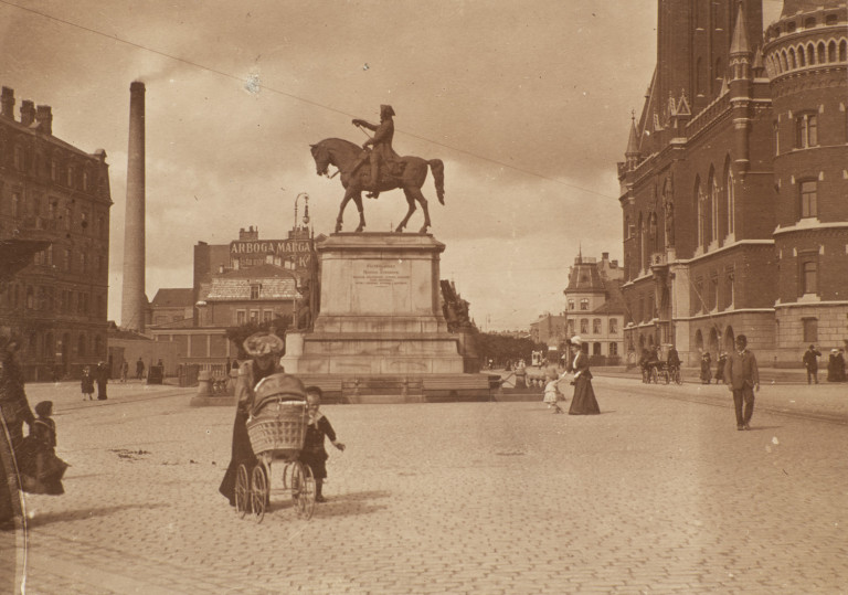 Image:
                        Lot 1697