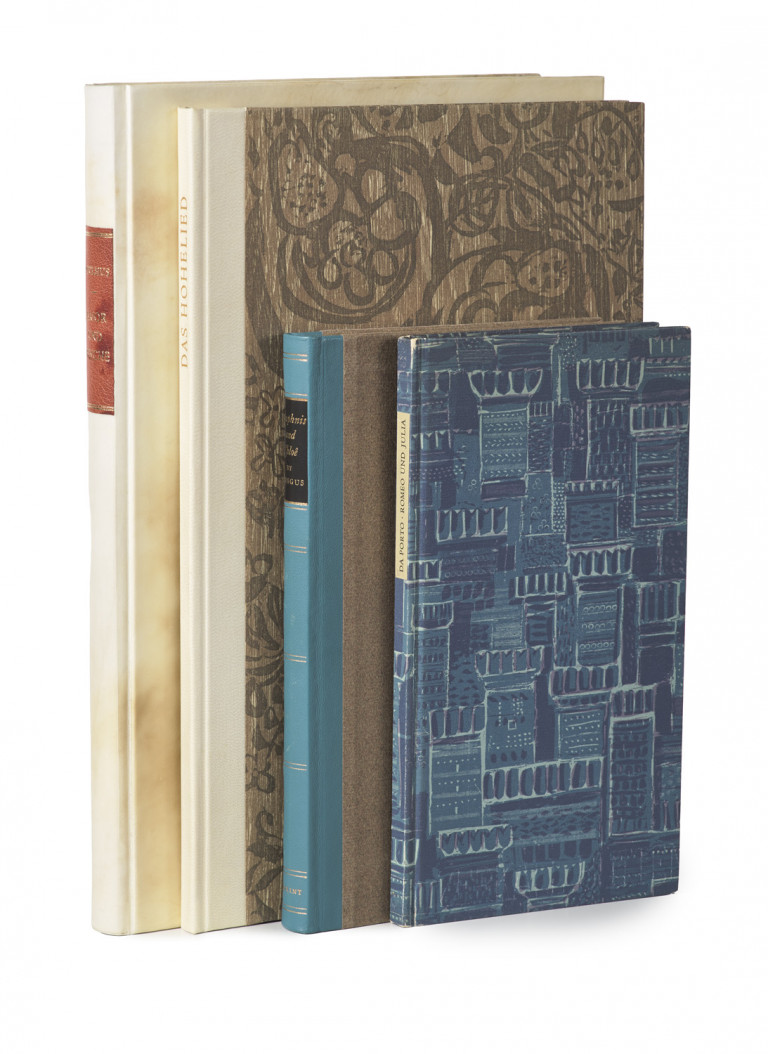 Image:
                        Lot 784