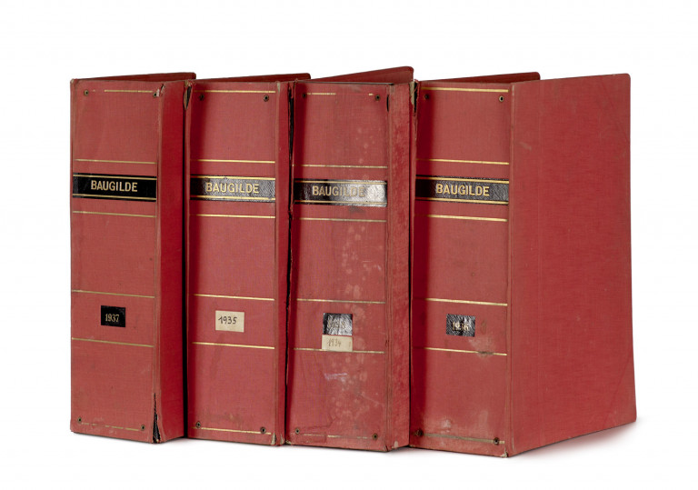 Image:
                        Lot 426