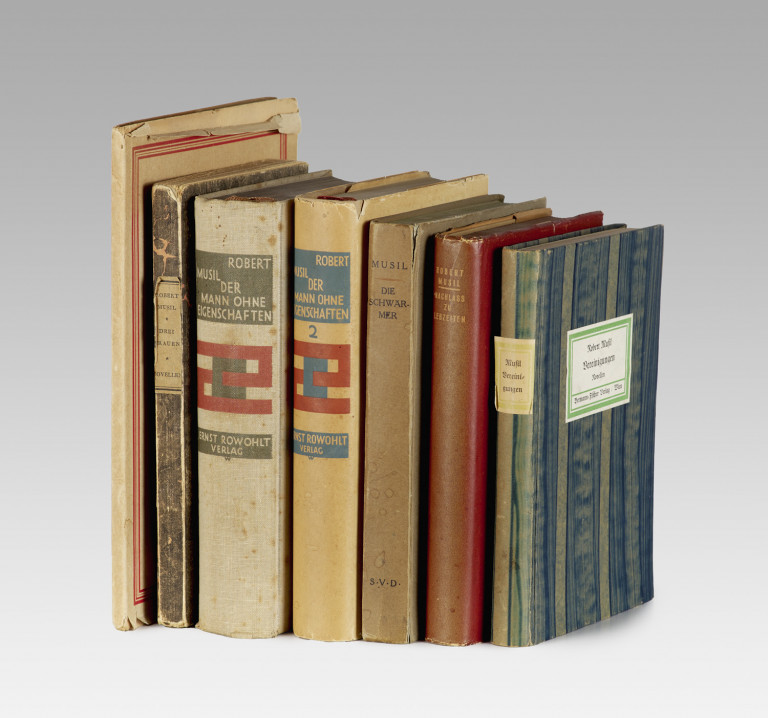 Image:
                        Lot 718