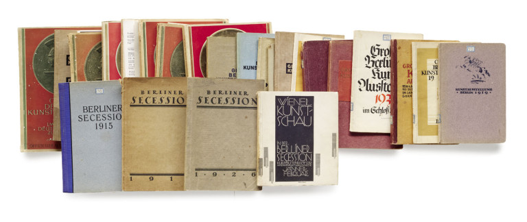 Image:
                        Lot 687